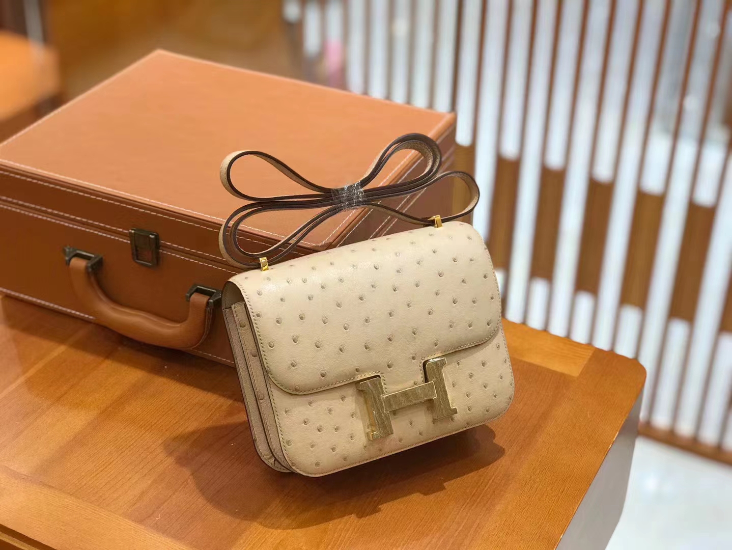 Hermès（爱马仕）Constance 康康 羊毛白 南非KK鸵鸟皮 金扣 24cm 原版蜜蜡线 顶级手缝