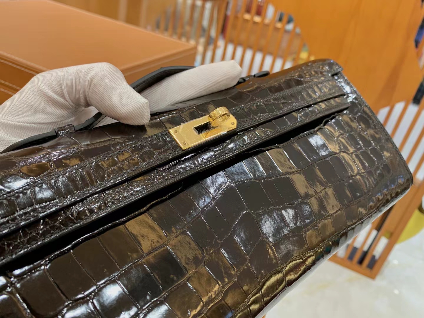 Hermès（爱马仕）新增现货 Kelly cut 原版鳄鱼皮 经典黑 金扣 31cm
