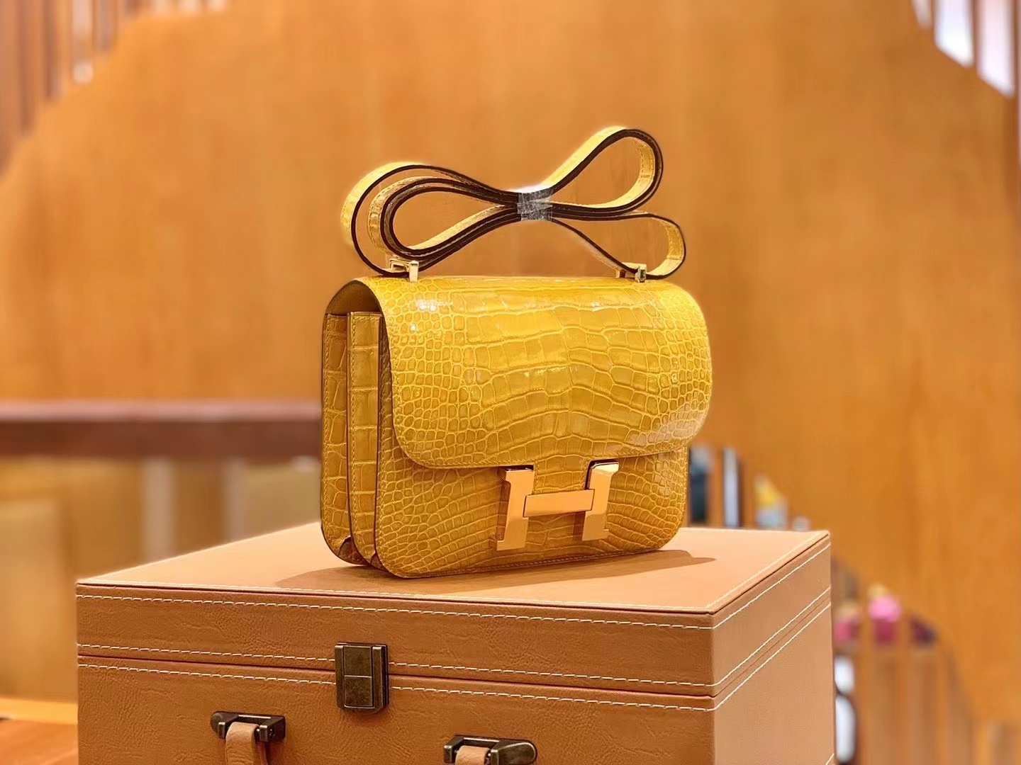 Hermès（爱马仕）Constance 康斯坦斯 琥珀黄 进口美洲鳄鱼皮 金扣 19cm 原版蜜蜡线 顶级手缝