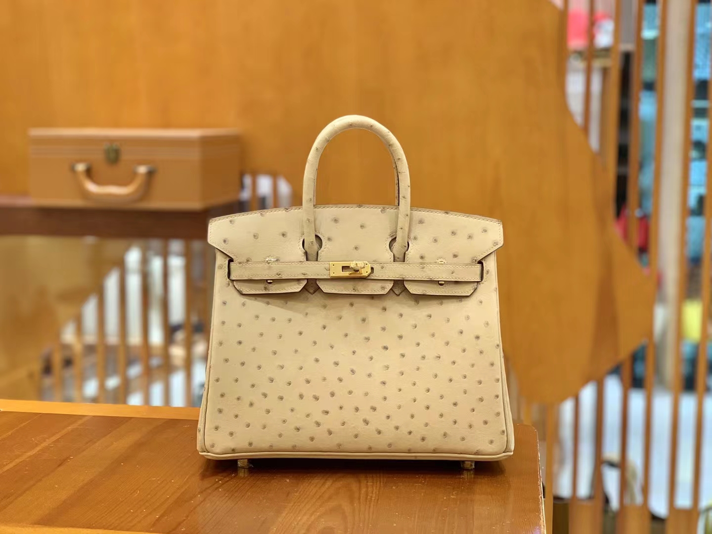 Hermès（爱马仕）新增现货 Birkin 铂金包 羊毛白 鸵鸟皮 金扣 25cm