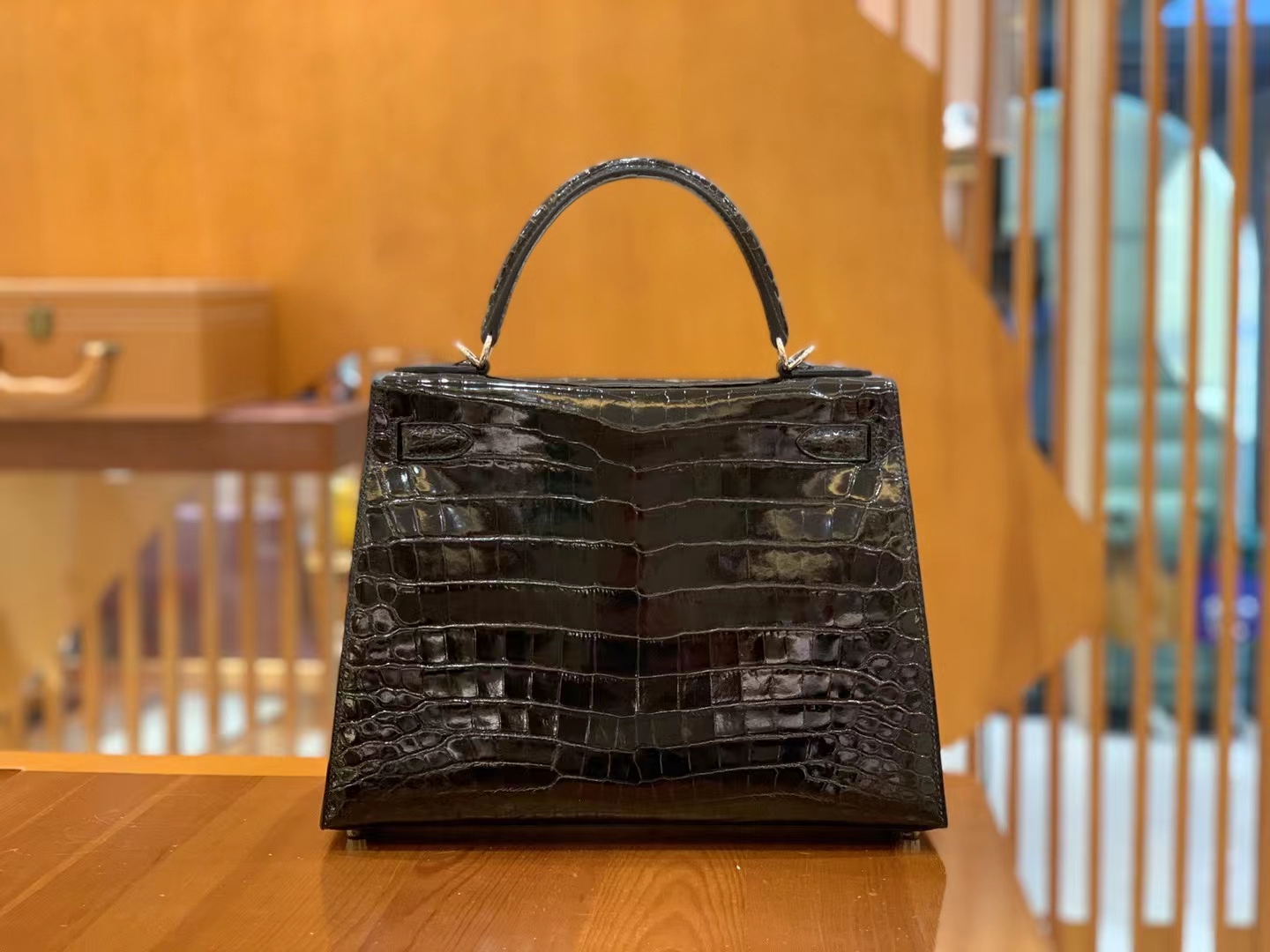 Hermès（爱马仕）Kelly 凯莉包 经典黑 进口尼罗鳄鱼皮 银扣 28cm 原版蜜蜡线 顶级手缝
