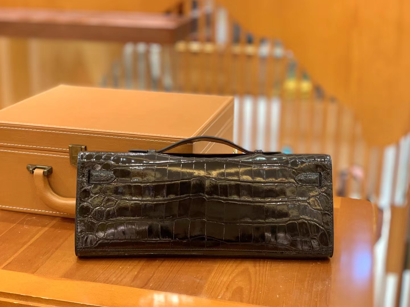 Hermès（爱马仕）新增现货 Kelly cut 原版鳄鱼皮 经典黑 金扣 31cm