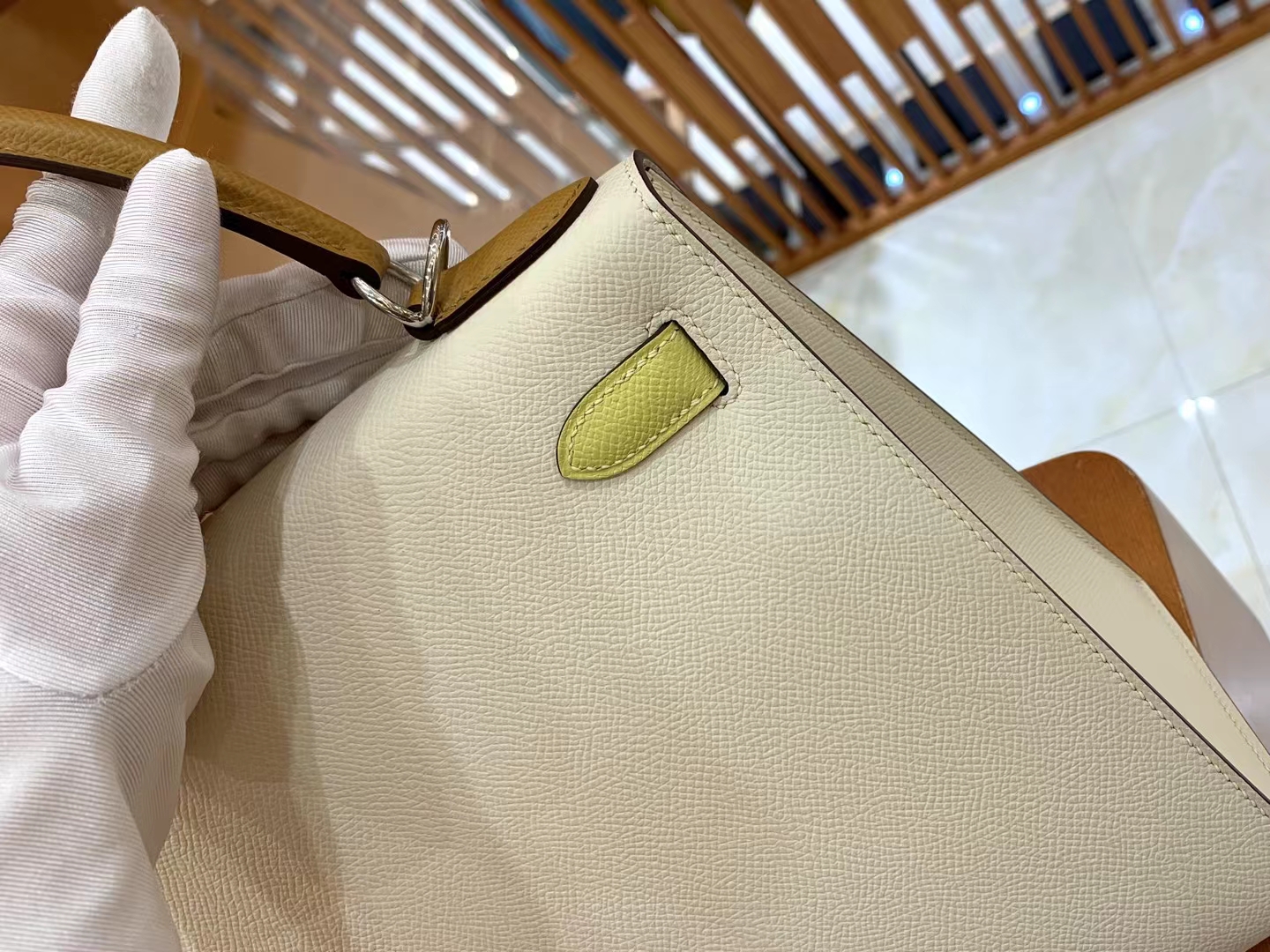 Hermès（爱马仕）新增现货 Kelly 凯莉包 Epsom 奶昔白 拼 柠檬黄 拼 金棕 银扣 25cm 原版蜜蜡线 顶级手缝