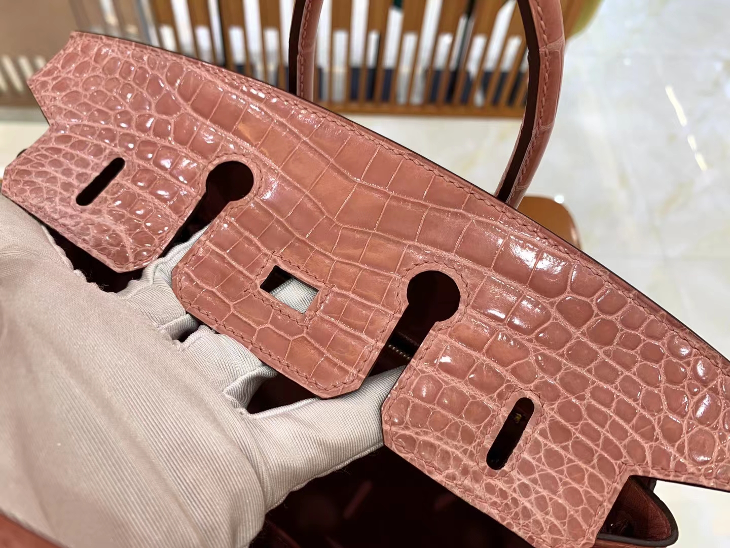 Hermès（爱马仕）Birkin 铂金包 陶瓷粉 进口尼罗鳄鱼皮 金扣 25cm 原版蜜蜡线 顶级手缝