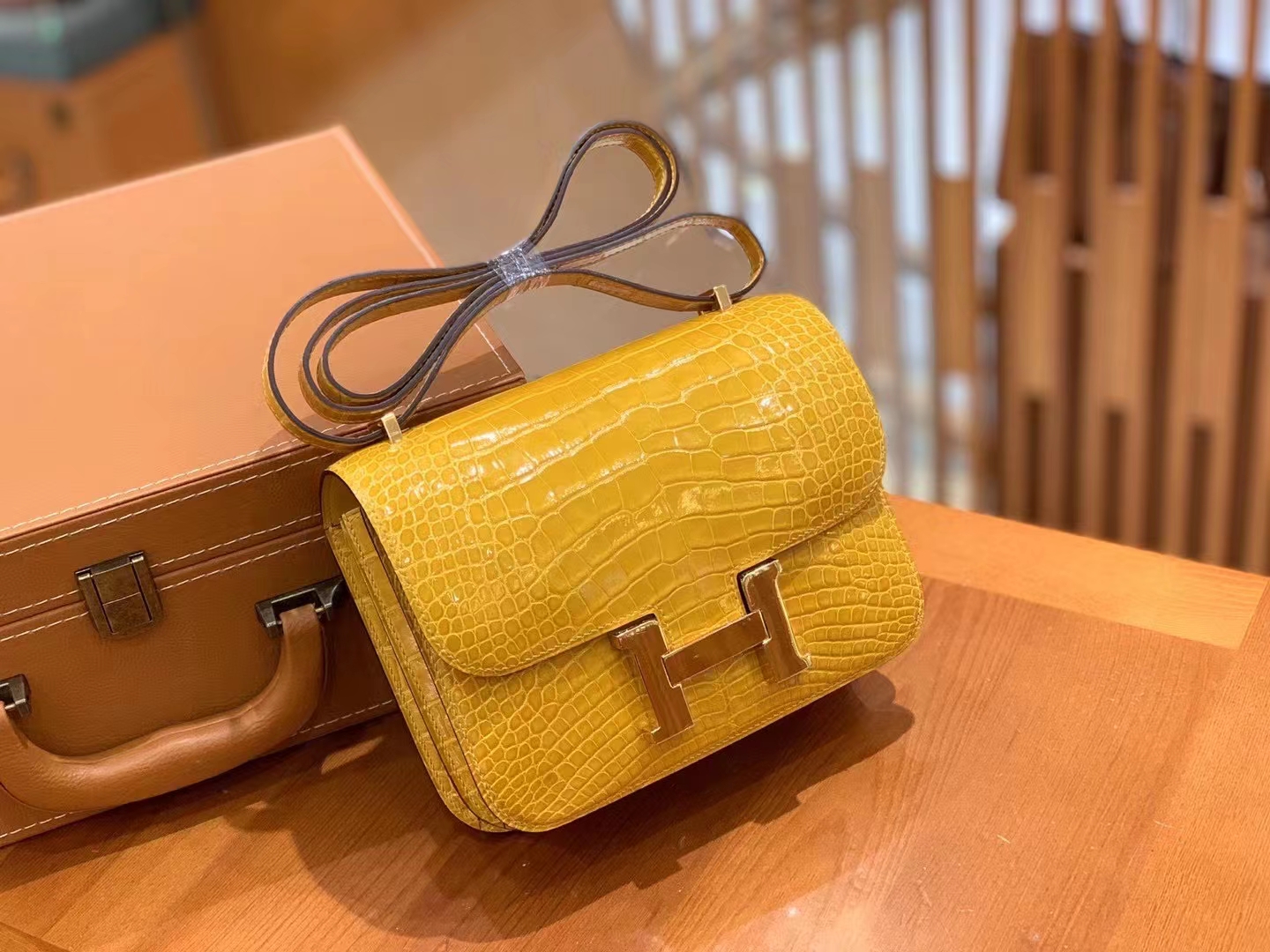 Hermès（爱马仕）Constance 康斯坦斯 琥珀黄 进口美洲鳄鱼皮 金扣 19cm 原版蜜蜡线 顶级手缝