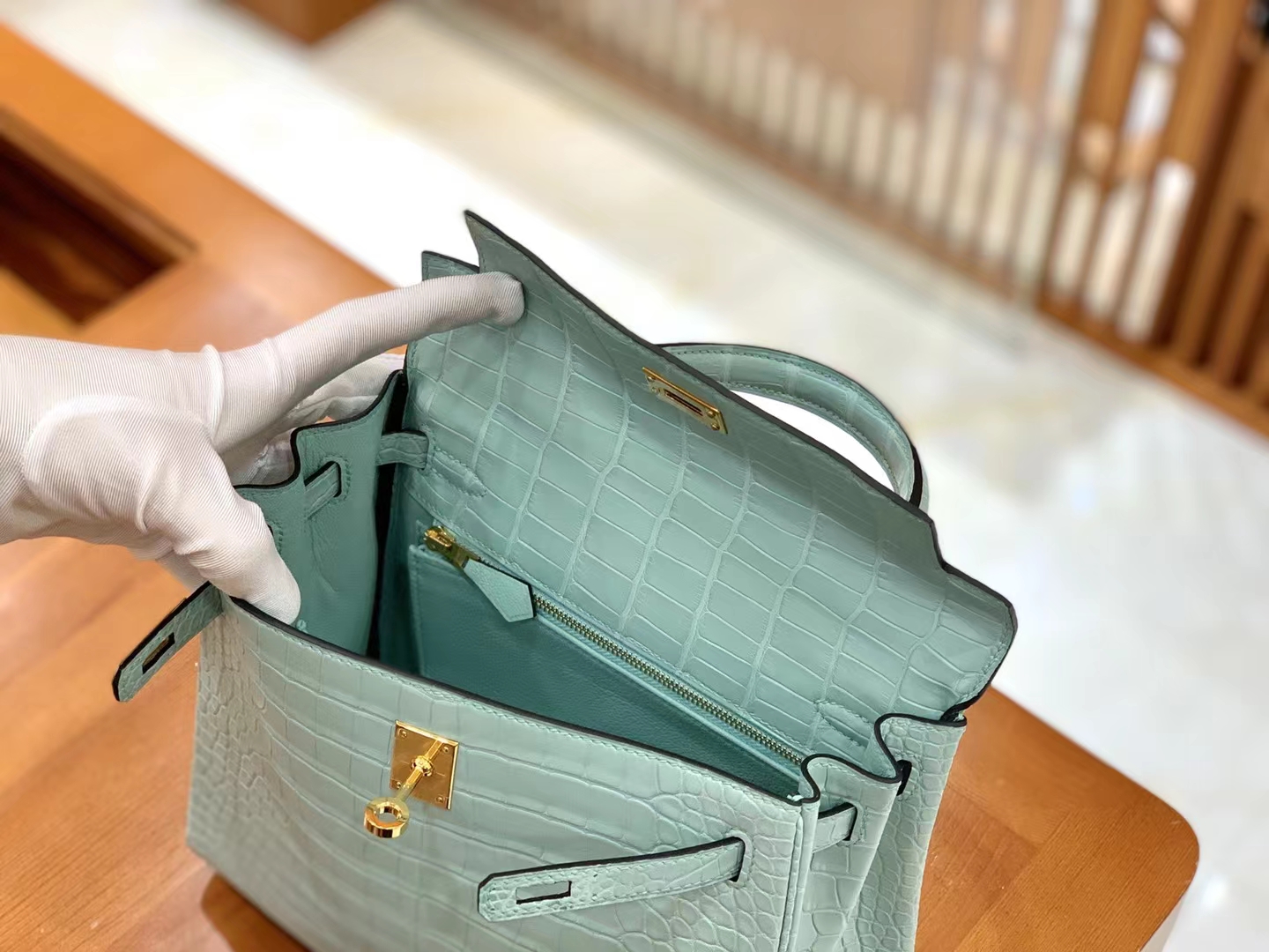 Hermès（爱马仕）Kelly 凯莉包 薄荷绿 进口美洲鳄鱼皮 金扣 25cm 原版蜜蜡线 顶级手缝