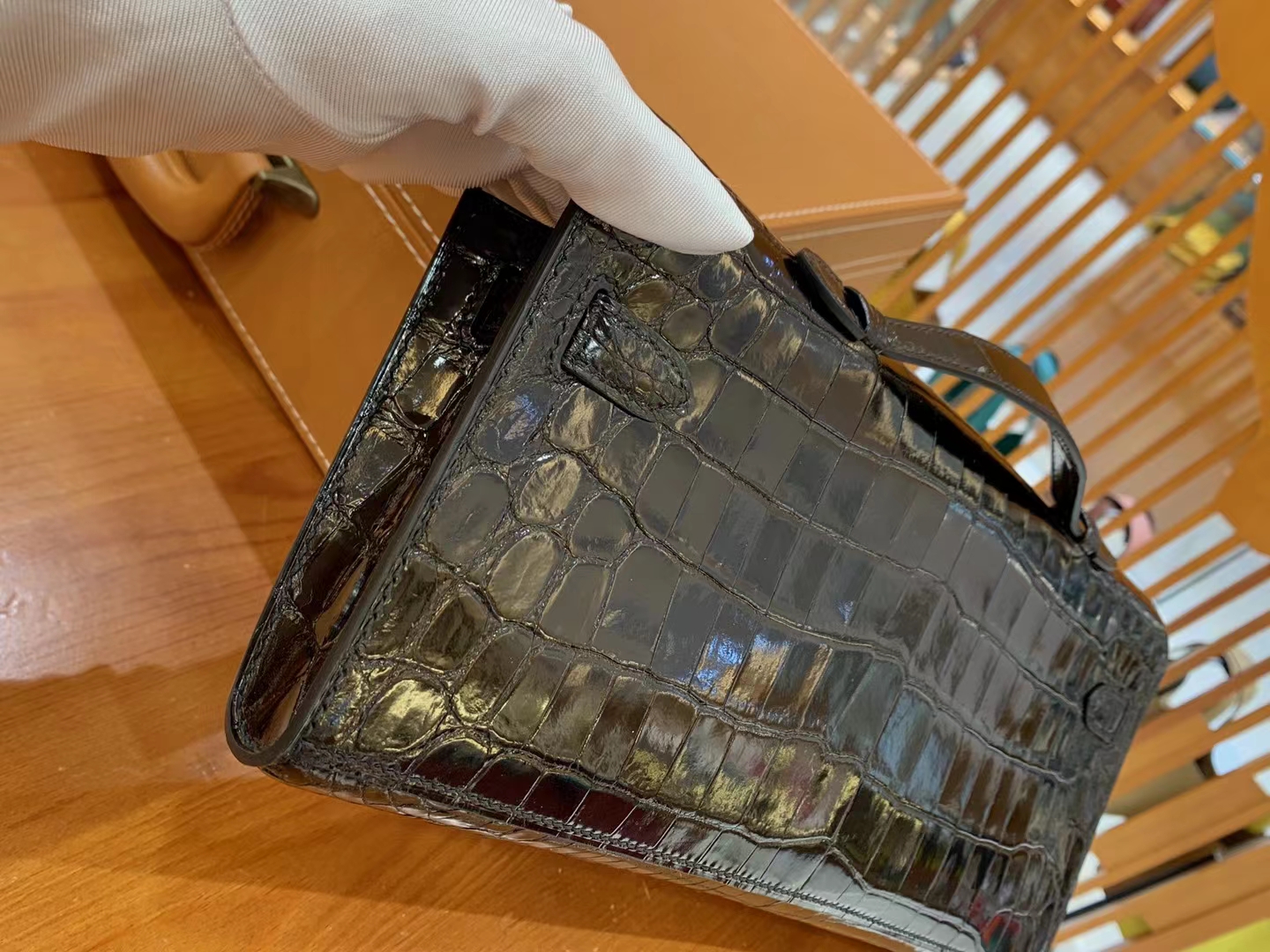 Hermès（爱马仕）新增现货 Kelly cut 原版鳄鱼皮 经典黑 金扣 31cm