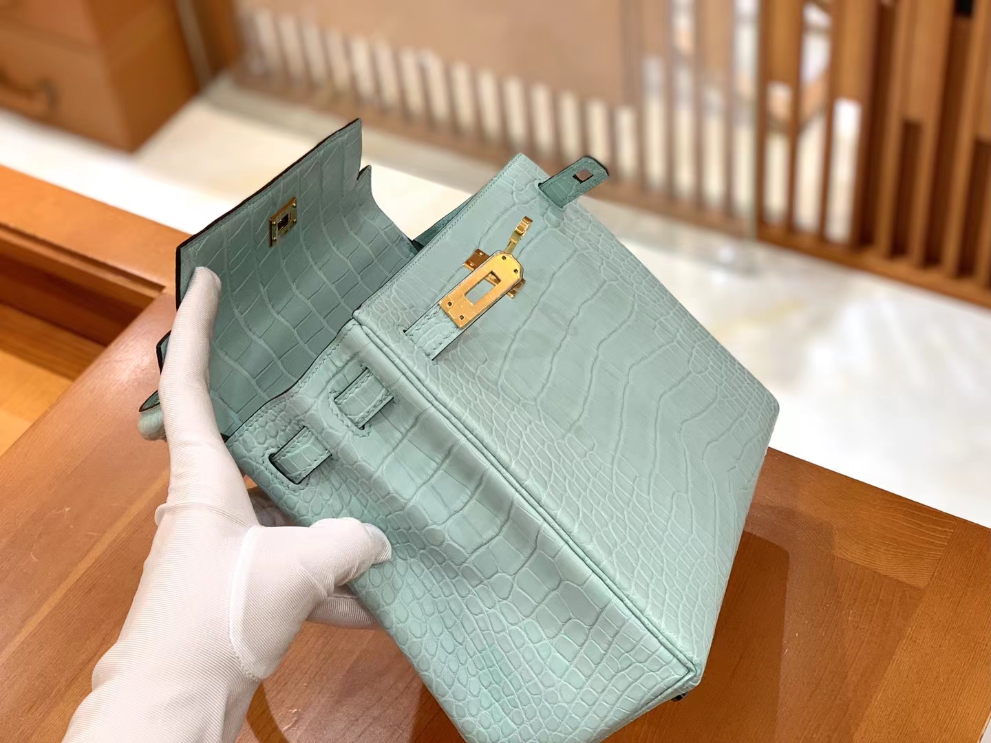 Hermès（爱马仕）Kelly 凯莉包 薄荷绿 进口美洲鳄鱼皮 金扣 25cm 原版蜜蜡线 顶级手缝