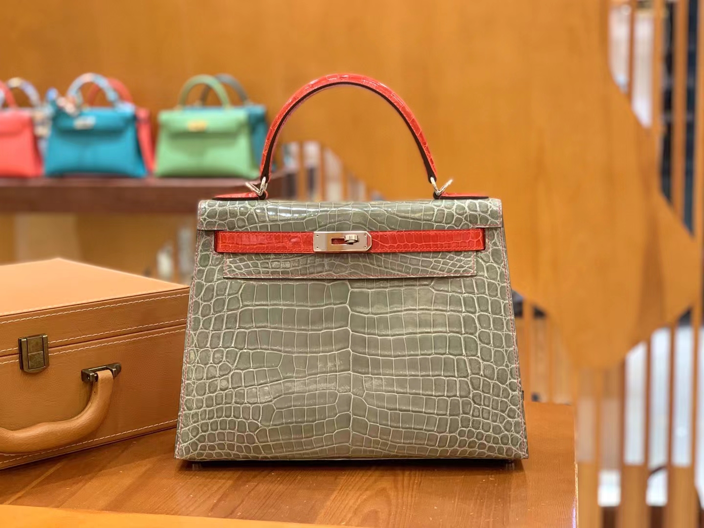 Hermès（爱马仕）Kelly 凯莉包 斑鸠灰 拼 法拉利红 进口尼罗鳄鱼皮 银扣 28cm 原版蜜蜡线 顶级手缝