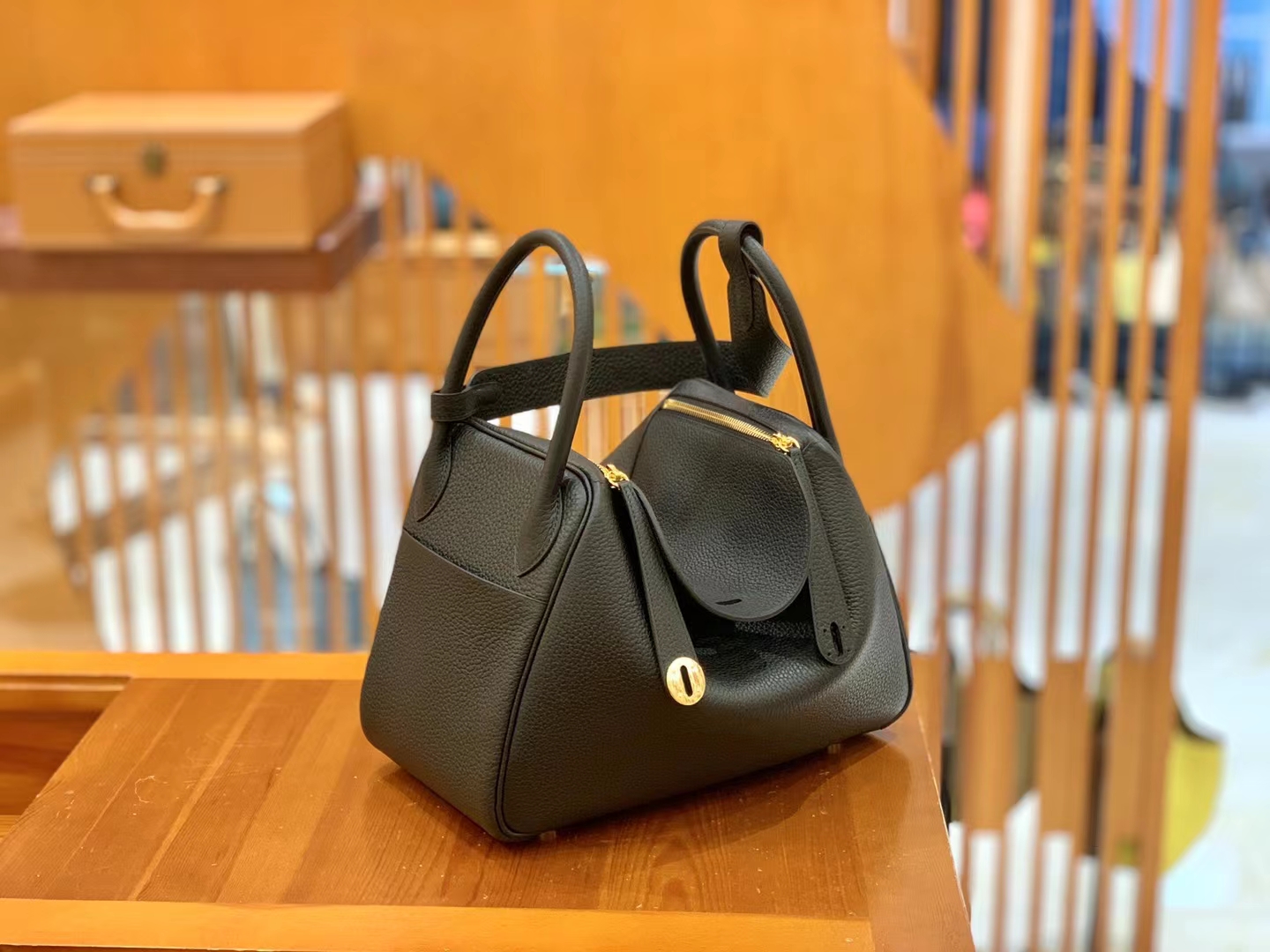 Hermès（爱马仕）Lindy 琳迪包 经典黑 进口TC大牛皮 金扣 30cm 原版蜜蜡线 顶级手缝