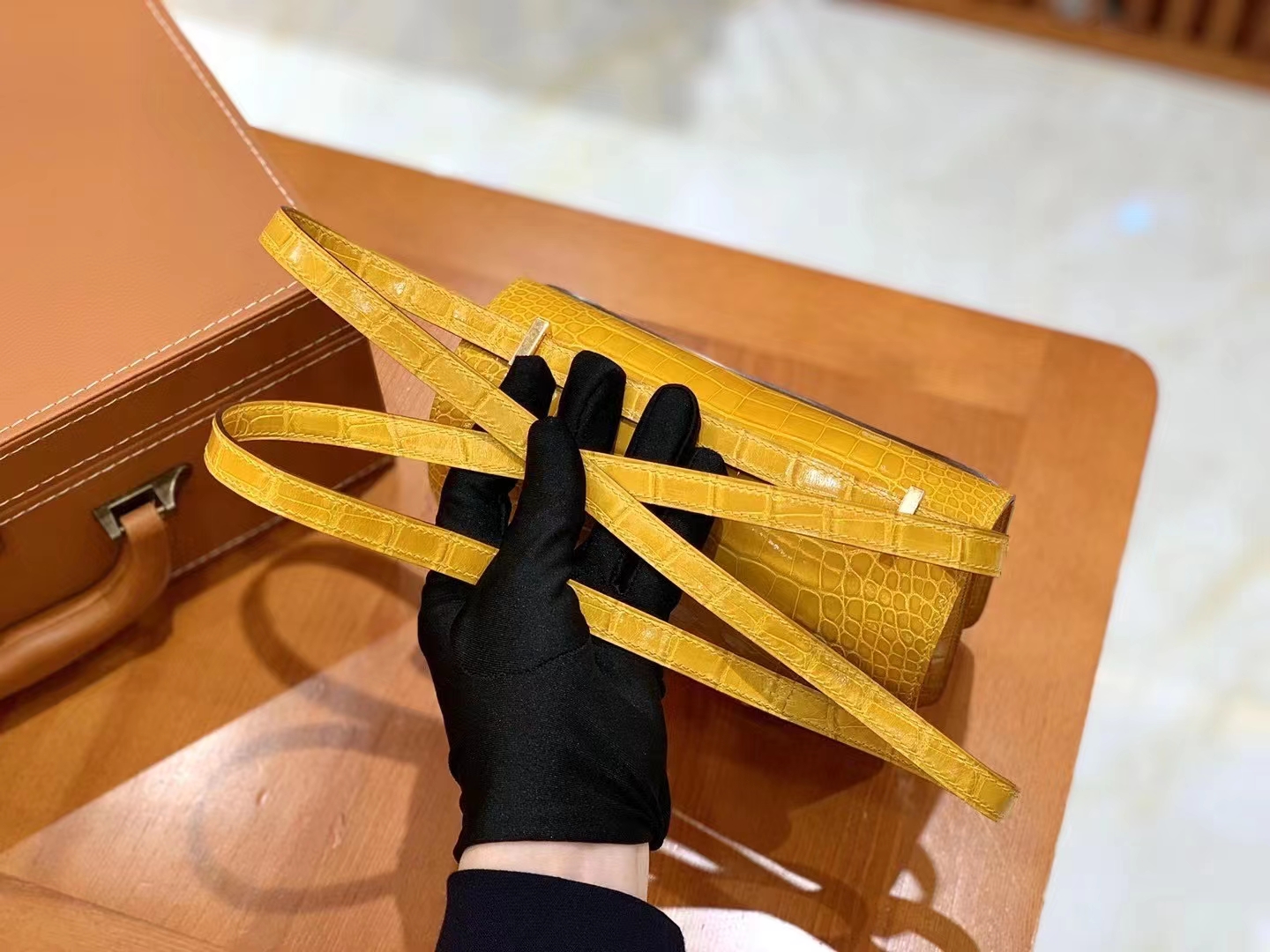 Hermès（爱马仕）Constance 康斯坦斯 琥珀黄 进口美洲鳄鱼皮 金扣 19cm 原版蜜蜡线 顶级手缝