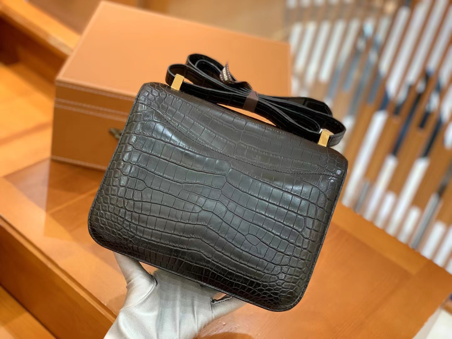 Hermès（爱马仕）Constance 康斯坦斯 经典黑 进口尼罗鳄鱼皮 金扣 24cm 原版蜜蜡线 顶级手缝