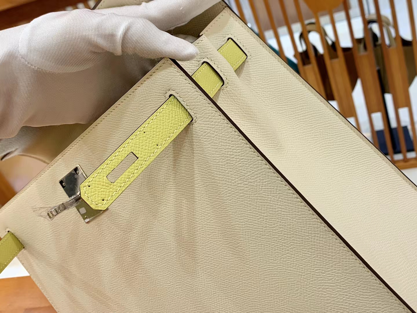 Hermès（爱马仕）新增现货 Kelly 凯莉包 Epsom 奶昔白 拼 柠檬黄 拼 金棕 银扣 25cm 原版蜜蜡线 顶级手缝