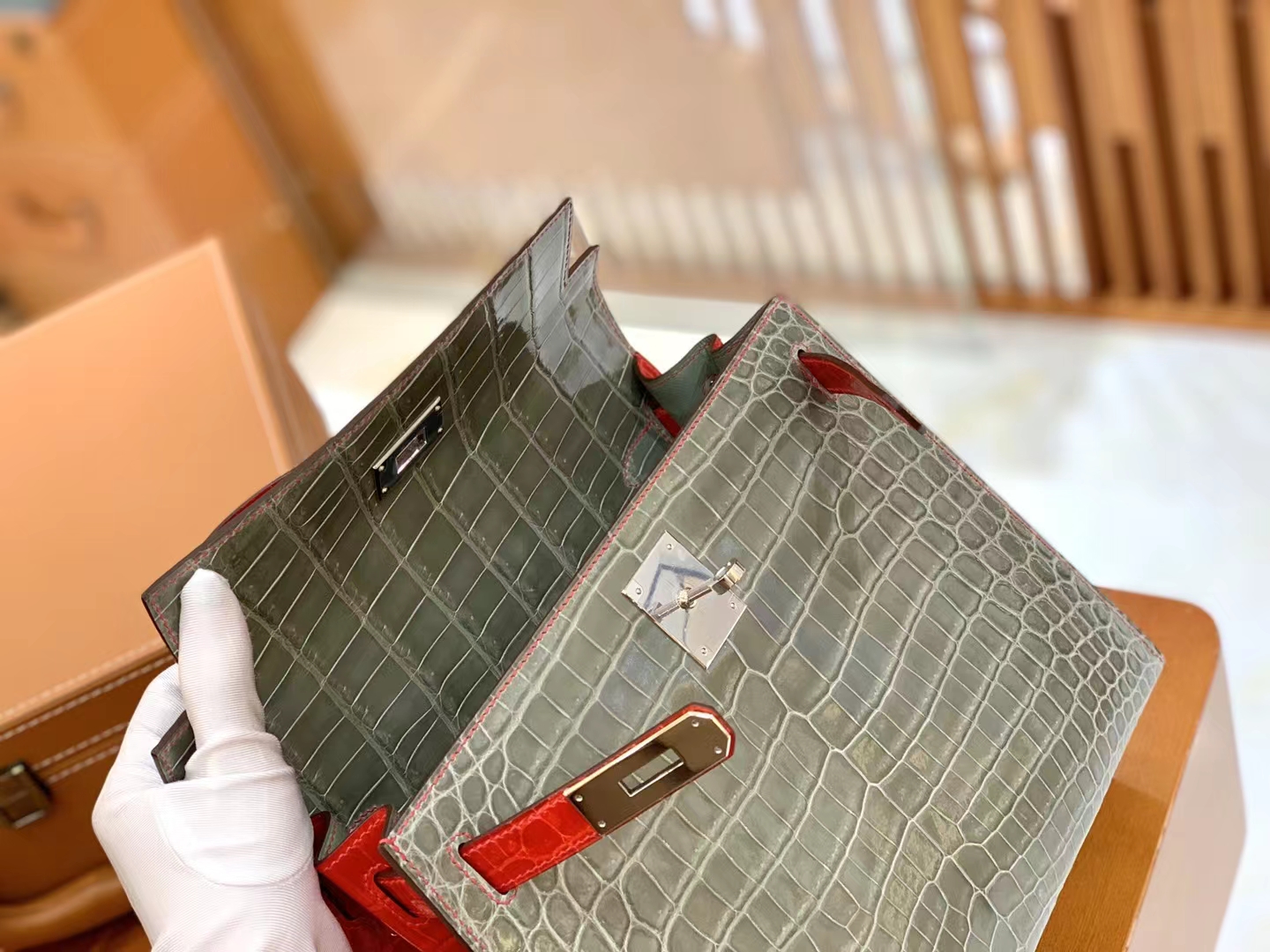 Hermès（爱马仕）Kelly 凯莉包 斑鸠灰 拼 法拉利红 进口尼罗鳄鱼皮 银扣 28cm 原版蜜蜡线 顶级手缝