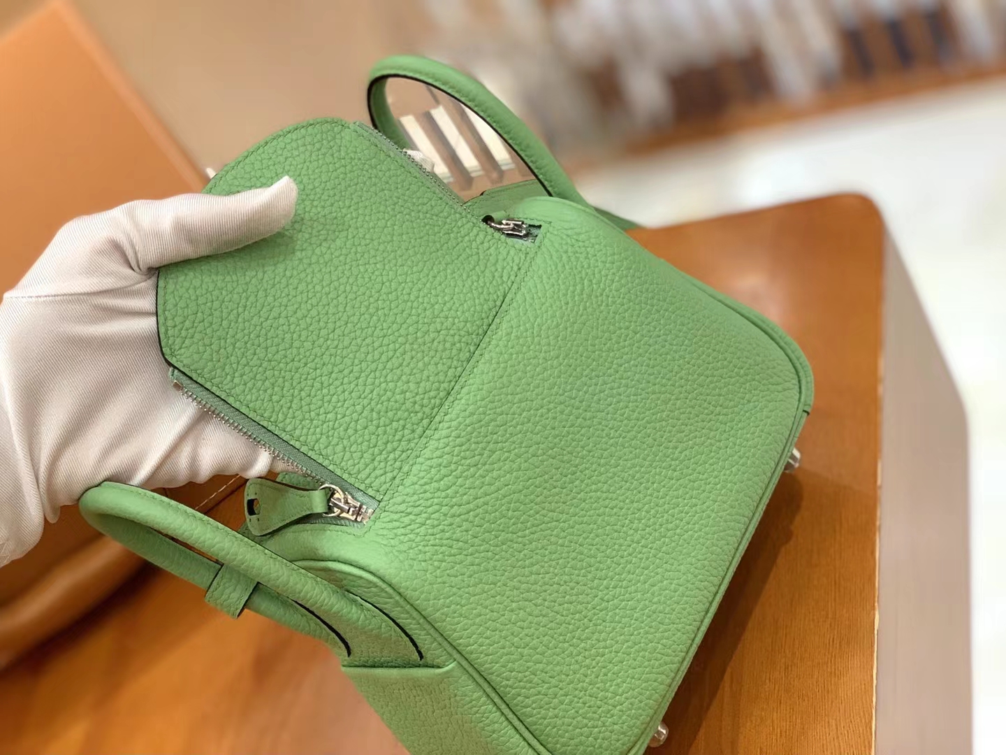 Hermès（爱马仕）Mini lindy 迷你琳迪包 牛油果绿 进口TC大牛皮 银扣 原版蜜蜡线 顶级手缝