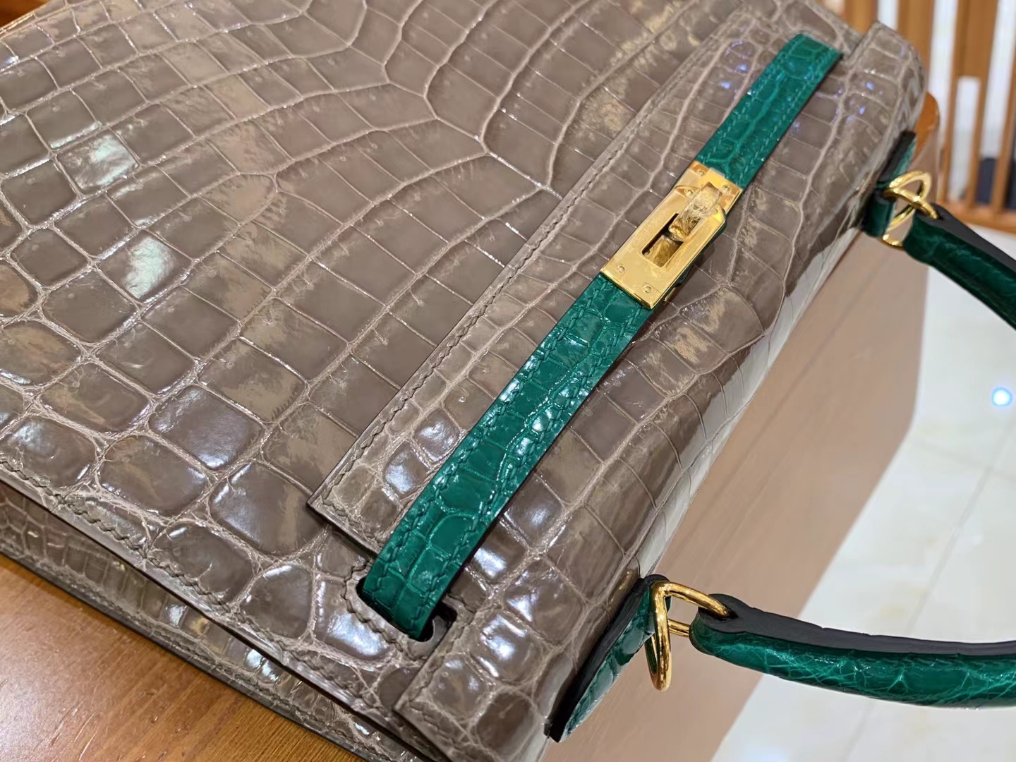 Hermès（爱马仕）Kelly 凯莉包 大象灰拼翡翠绿 进口尼罗鳄鱼皮 金扣 25cm 原版蜜蜡线 顶级手缝