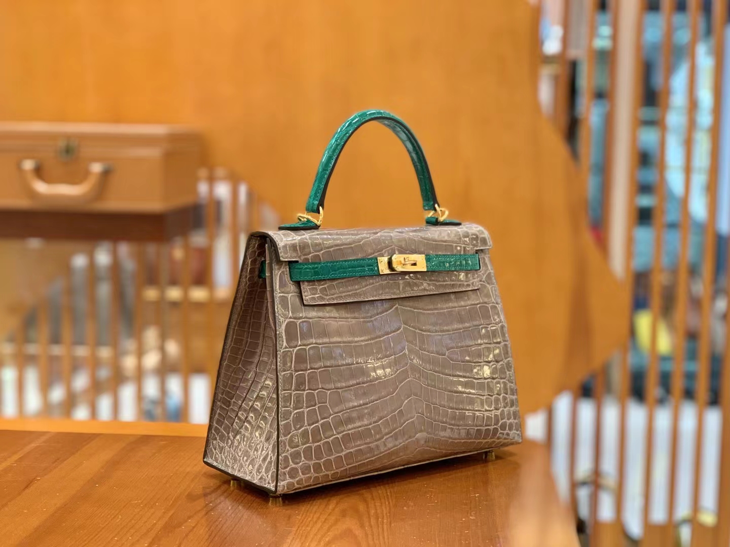 Hermès（爱马仕）Kelly 凯莉包 大象灰拼翡翠绿 进口尼罗鳄鱼皮 金扣 25cm 原版蜜蜡线 顶级手缝
