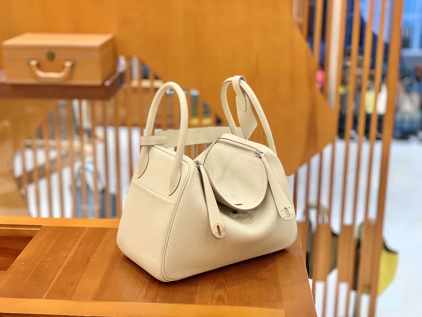 Hermès（爱马仕）Lindy 琳迪包 奶昔白 进口TC大牛皮 银扣 30cm 原版蜜蜡线 顶级手缝