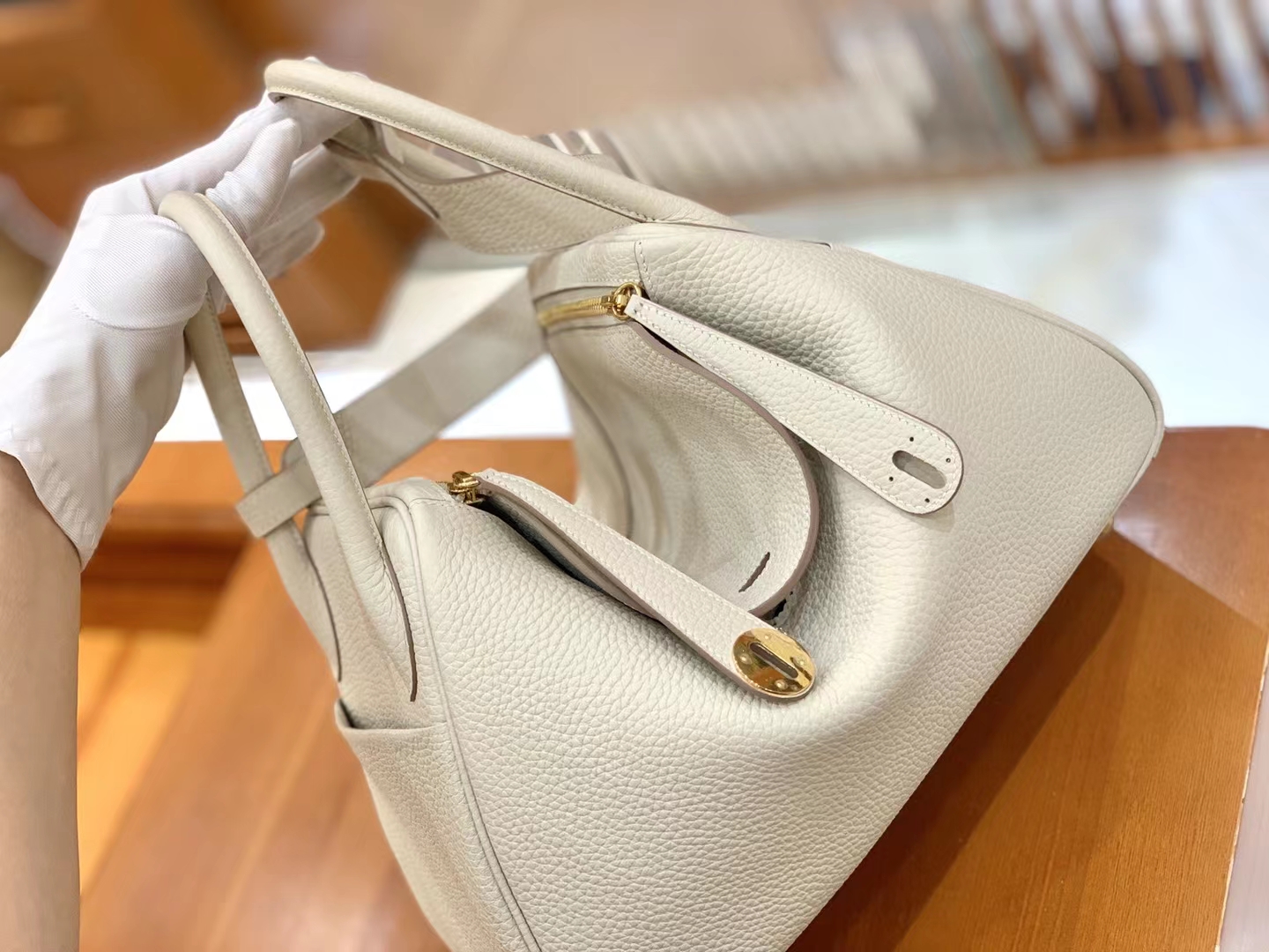 Hermès（爱马仕）Lindy 琳迪包 奶昔白 进口TC大牛皮 金扣 30cm 原版蜜蜡线 顶级手缝