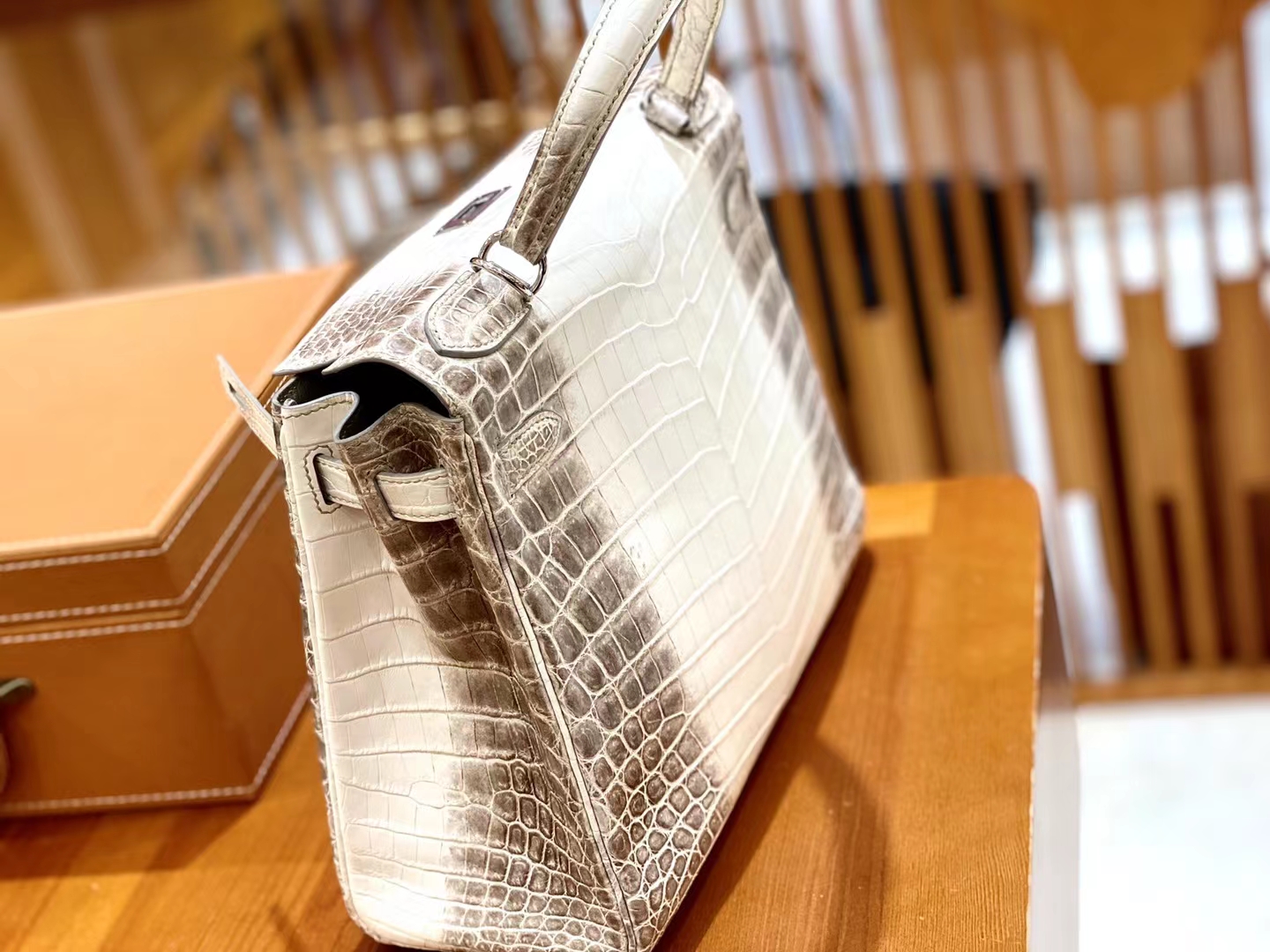 Hermès（爱马仕）Kelly 凯莉包 喜马拉雅 进口尼罗鳄鱼皮 包中皇后 银扣 28cm 原版蜜蜡线 顶级手缝