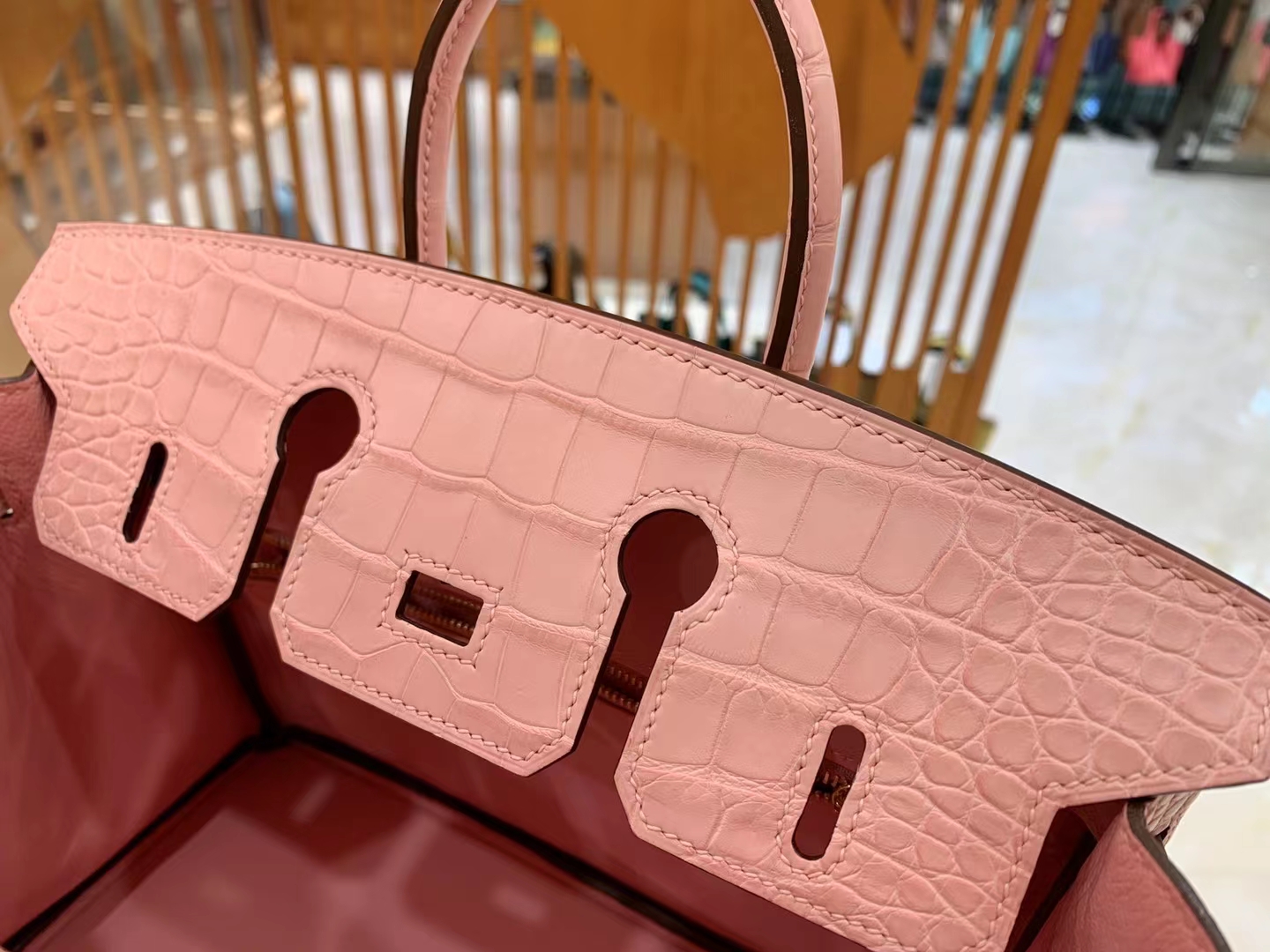 Hermès（爱马仕）Birkin 铂金包 樱花粉 进口美洲鳄鱼皮 金扣 25cm 原版蜜蜡线 顶级手缝