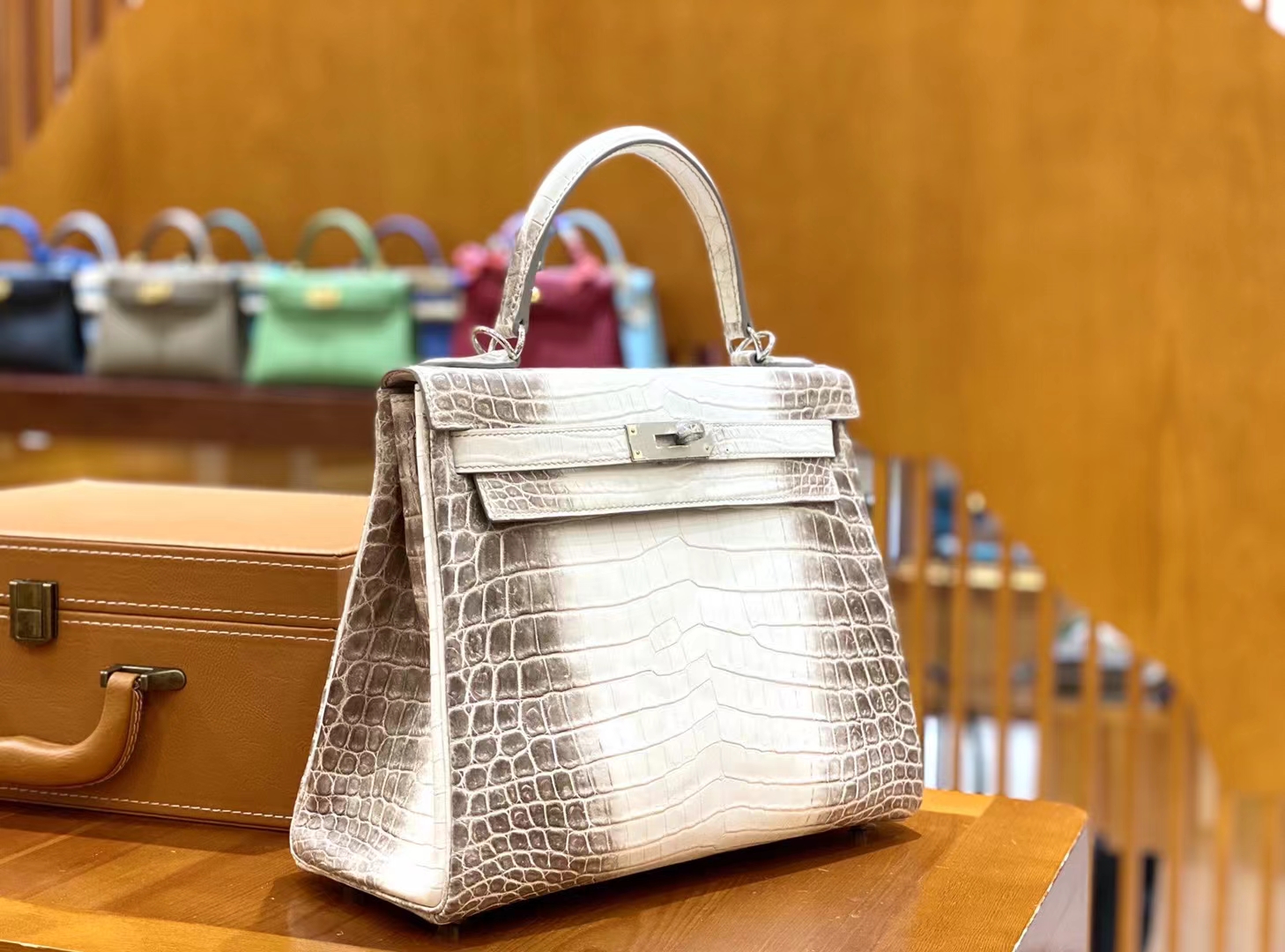 Hermès（爱马仕）Kelly 凯莉包 喜马拉雅 进口尼罗鳄鱼皮 包中皇后 银扣 28cm 原版蜜蜡线 顶级手缝