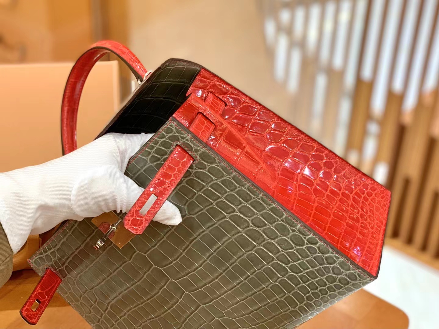 Hermès（爱马仕）Kelly 凯莉包 斑鸠灰 拼 法拉利红 进口尼罗鳄鱼皮 银扣 28cm 原版蜜蜡线 顶级手缝