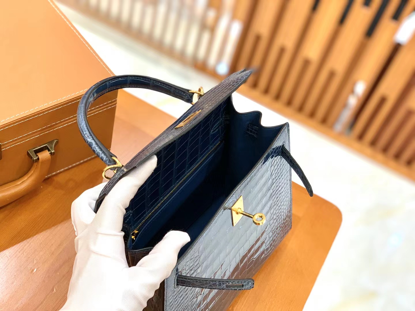 Hermès（爱马仕）Kelly 凯莉包 鸭仔蓝 进口美洲鳄鱼皮 金扣 25cm 原版蜜蜡线 顶级手缝