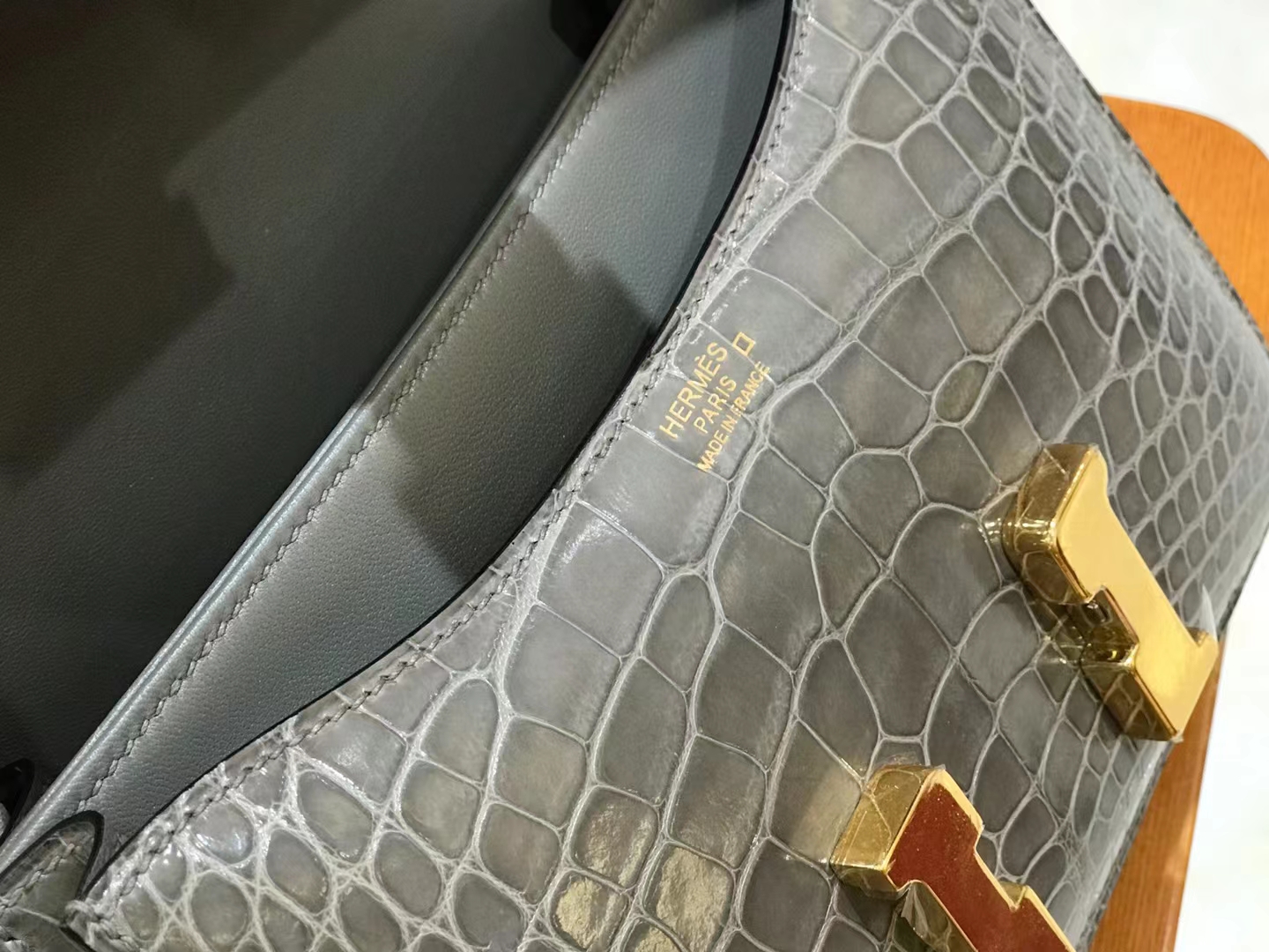 Hermès（爱马仕）Constance 康斯坦斯 斑鸠灰 进口美洲鳄鱼皮 金扣 19cm 原版蜜蜡线 顶级手缝