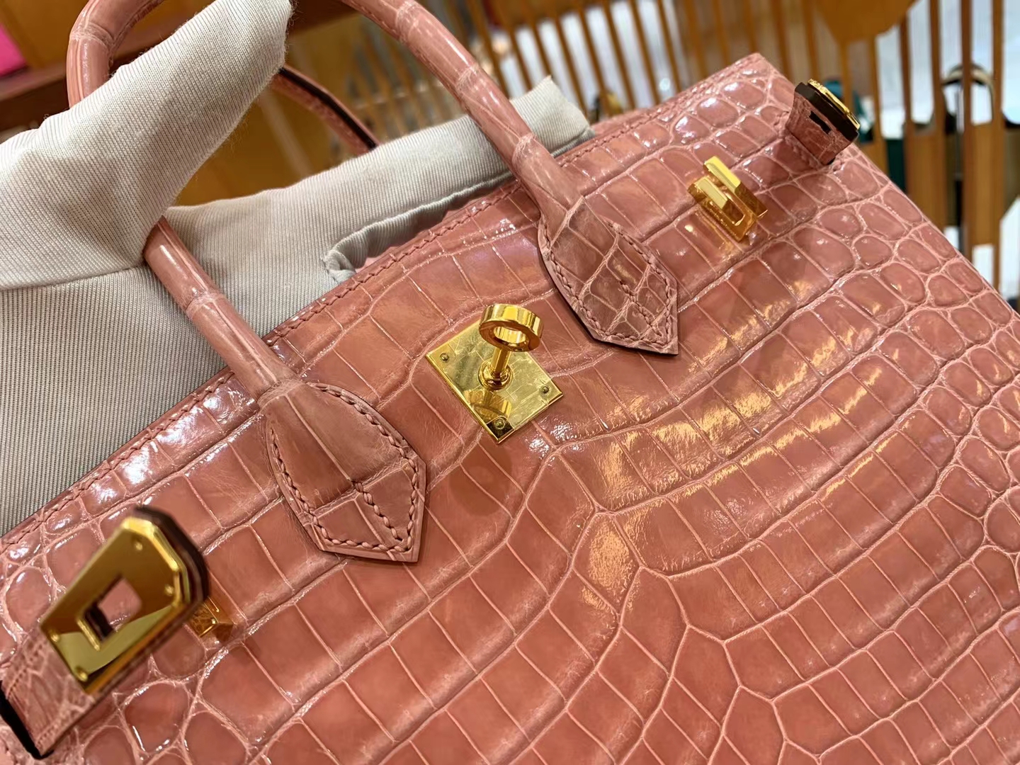 Hermès（爱马仕）Birkin 铂金包 陶瓷粉 进口尼罗鳄鱼皮 金扣 25cm 原版蜜蜡线 顶级手缝