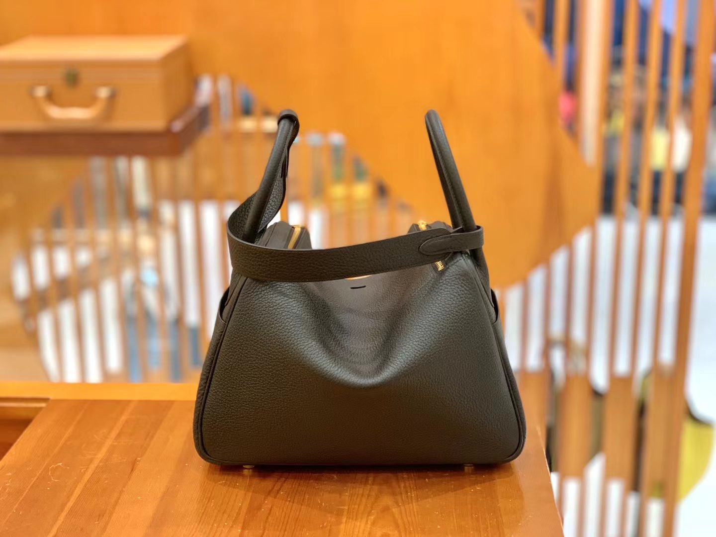 Hermès（爱马仕）Lindy 琳迪包 经典黑 进口TC大牛皮 金扣 30cm 原版蜜蜡线 顶级手缝