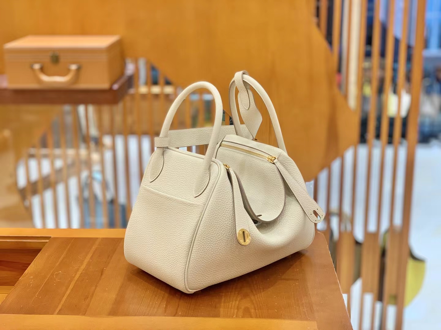 Hermès（爱马仕）Lindy 琳迪包 奶昔白 进口TC大牛皮 金扣 30cm 原版蜜蜡线 顶级手缝