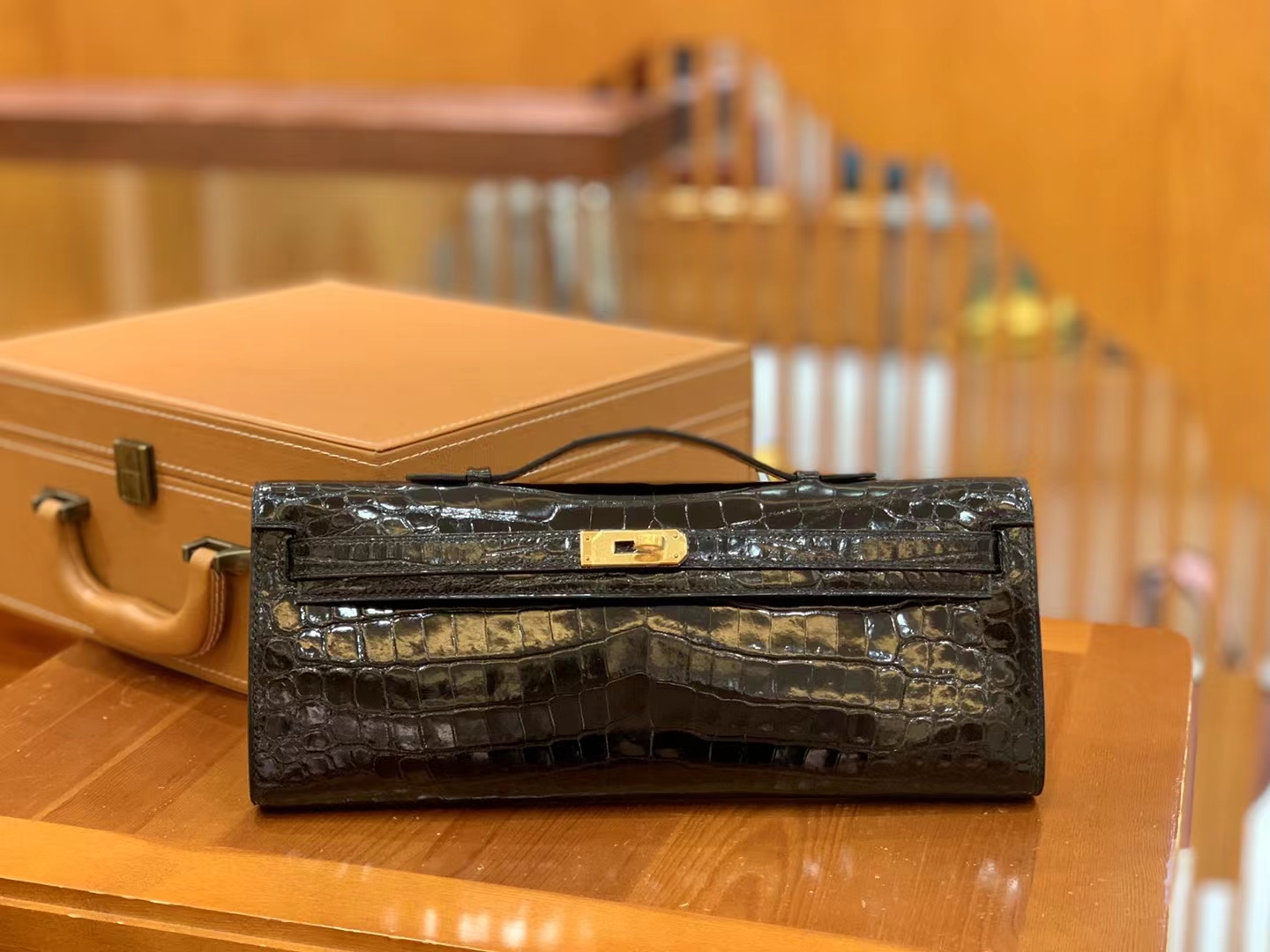 Hermès（爱马仕）新增现货 Kelly cut 原版鳄鱼皮 经典黑 金扣 31cm