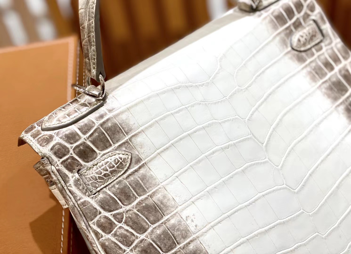 Hermès（爱马仕）Kelly 凯莉包 喜马拉雅 进口尼罗鳄鱼皮 包中皇后 银扣 28cm 原版蜜蜡线 顶级手缝