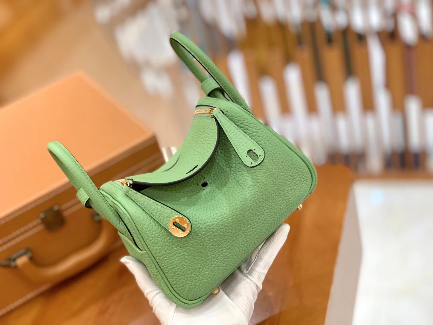 Hermès（爱马仕）Mini lindy 迷你琳迪包 牛油果绿 进口TC大牛皮 金扣 原版蜜蜡线 顶级手缝
