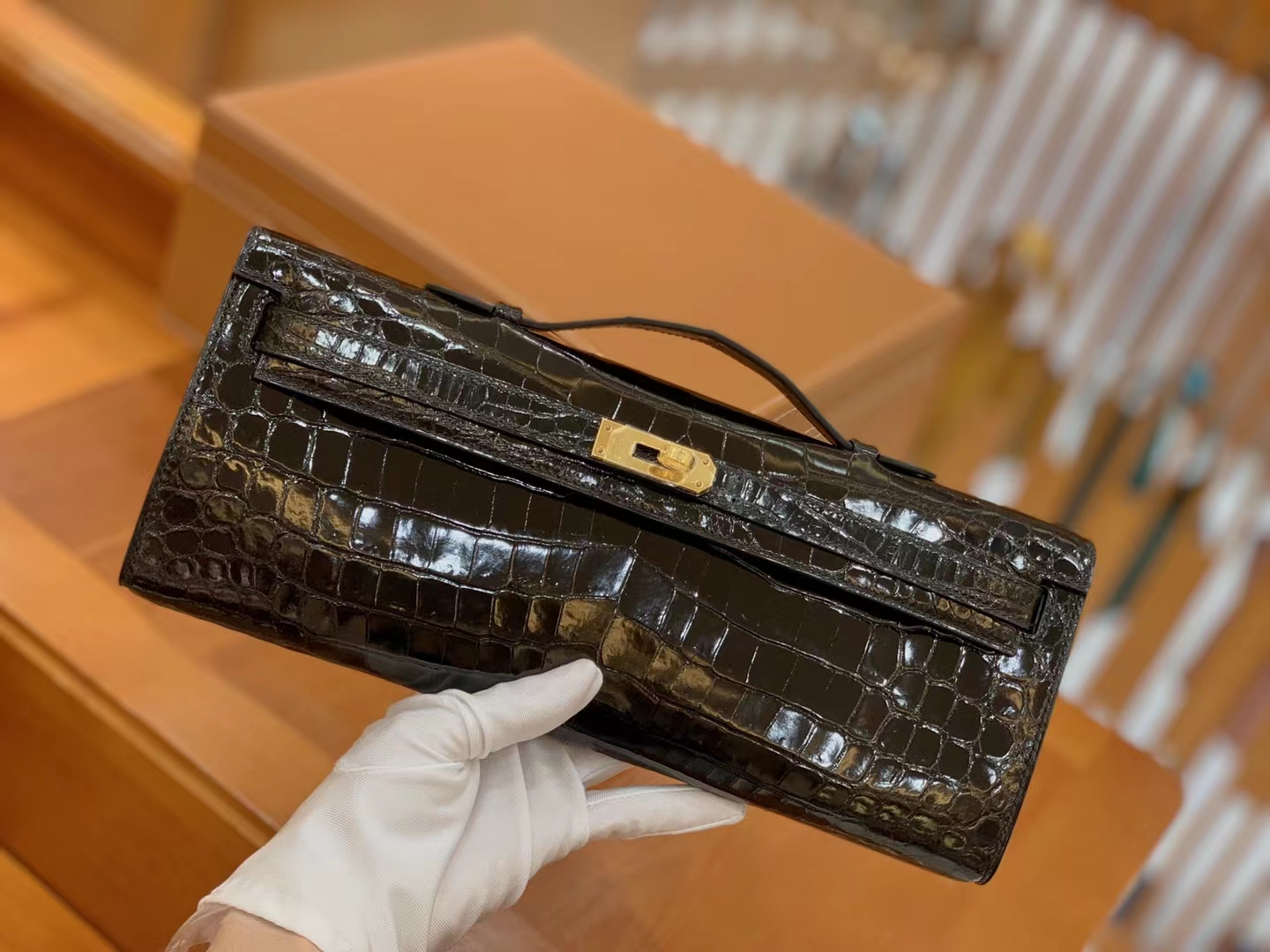 Hermès（爱马仕）新增现货 Kelly cut 原版鳄鱼皮 经典黑 金扣 31cm