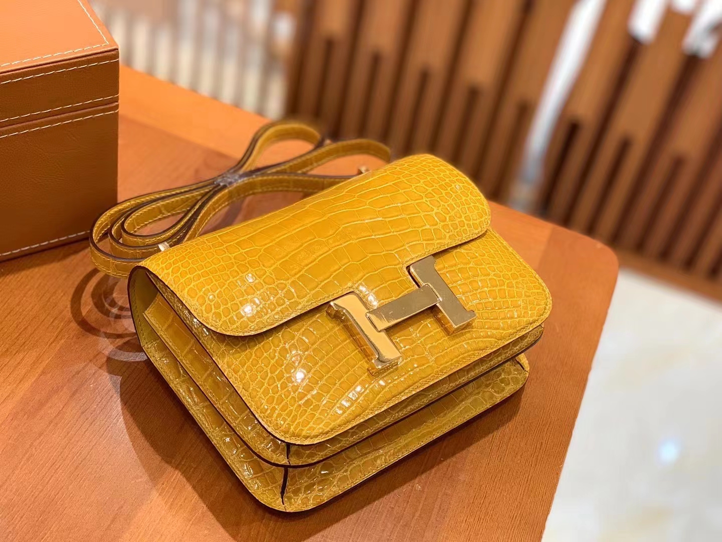 Hermès（爱马仕）Constance 康斯坦斯 琥珀黄 进口美洲鳄鱼皮 金扣 19cm 原版蜜蜡线 顶级手缝