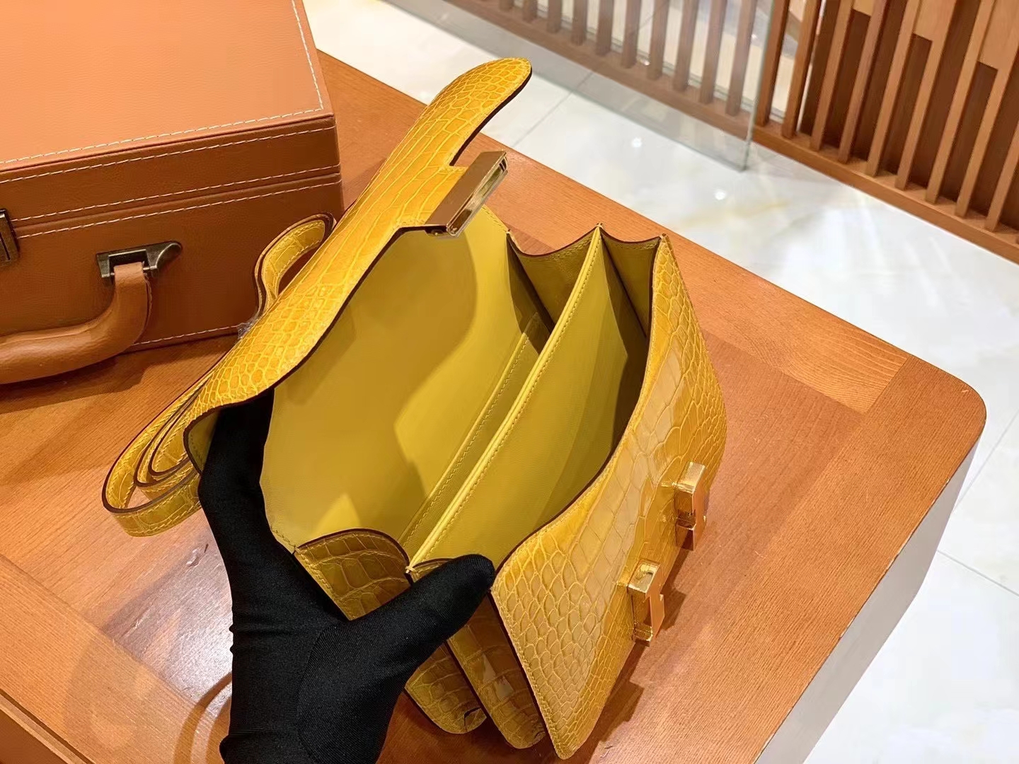 Hermès（爱马仕）Constance 康斯坦斯 琥珀黄 进口美洲鳄鱼皮 金扣 19cm 原版蜜蜡线 顶级手缝