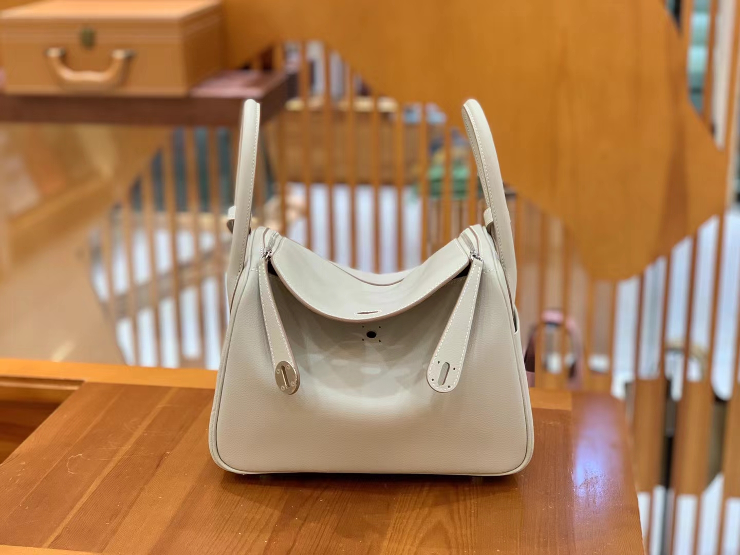Hermès（爱马仕）Lindy 琳迪包 珍珠灰 进口Evercolor 牛皮 银扣 26cm 原版蜜蜡线 顶级手缝