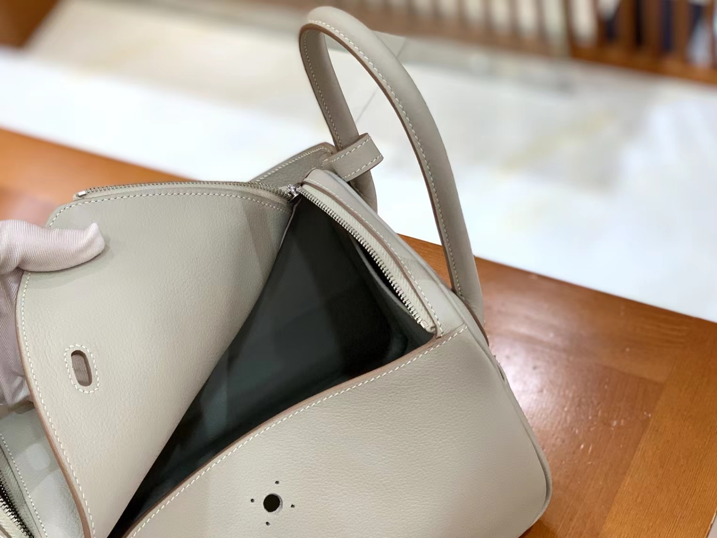 Hermès（爱马仕）Lindy 琳迪包 珍珠灰 进口Evercolor 牛皮 银扣 26cm 原版蜜蜡线 顶级手缝