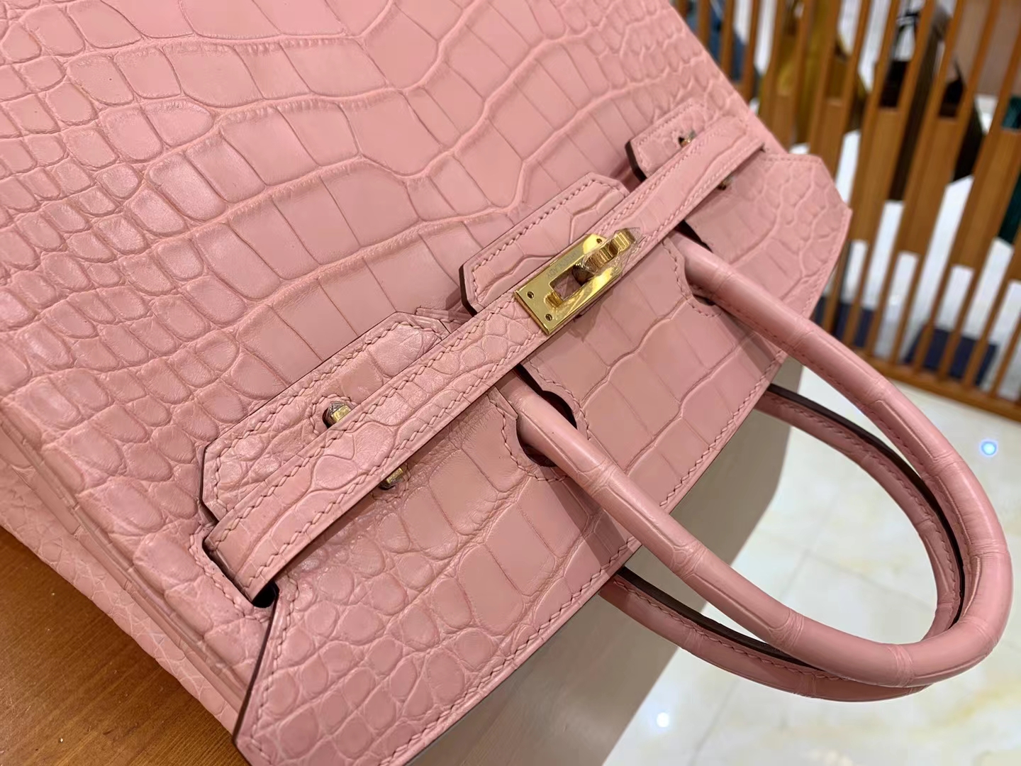 Hermès（爱马仕）Birkin 铂金包 樱花粉 进口美洲鳄鱼皮 金扣 25cm 原版蜜蜡线 顶级手缝