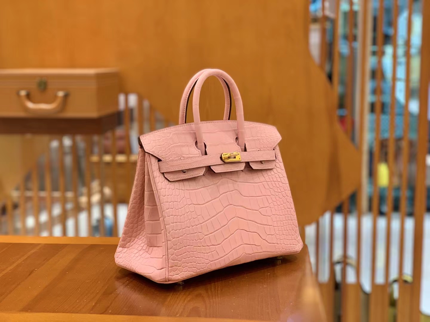 Hermès（爱马仕）Birkin 铂金包 樱花粉 进口美洲鳄鱼皮 金扣 25cm 原版蜜蜡线 顶级手缝