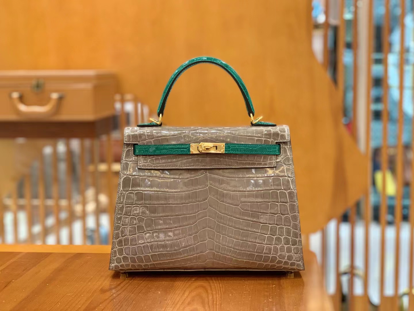 Hermès（爱马仕）Kelly 凯莉包 大象灰拼翡翠绿 进口尼罗鳄鱼皮 金扣 25cm 原版蜜蜡线 顶级手缝