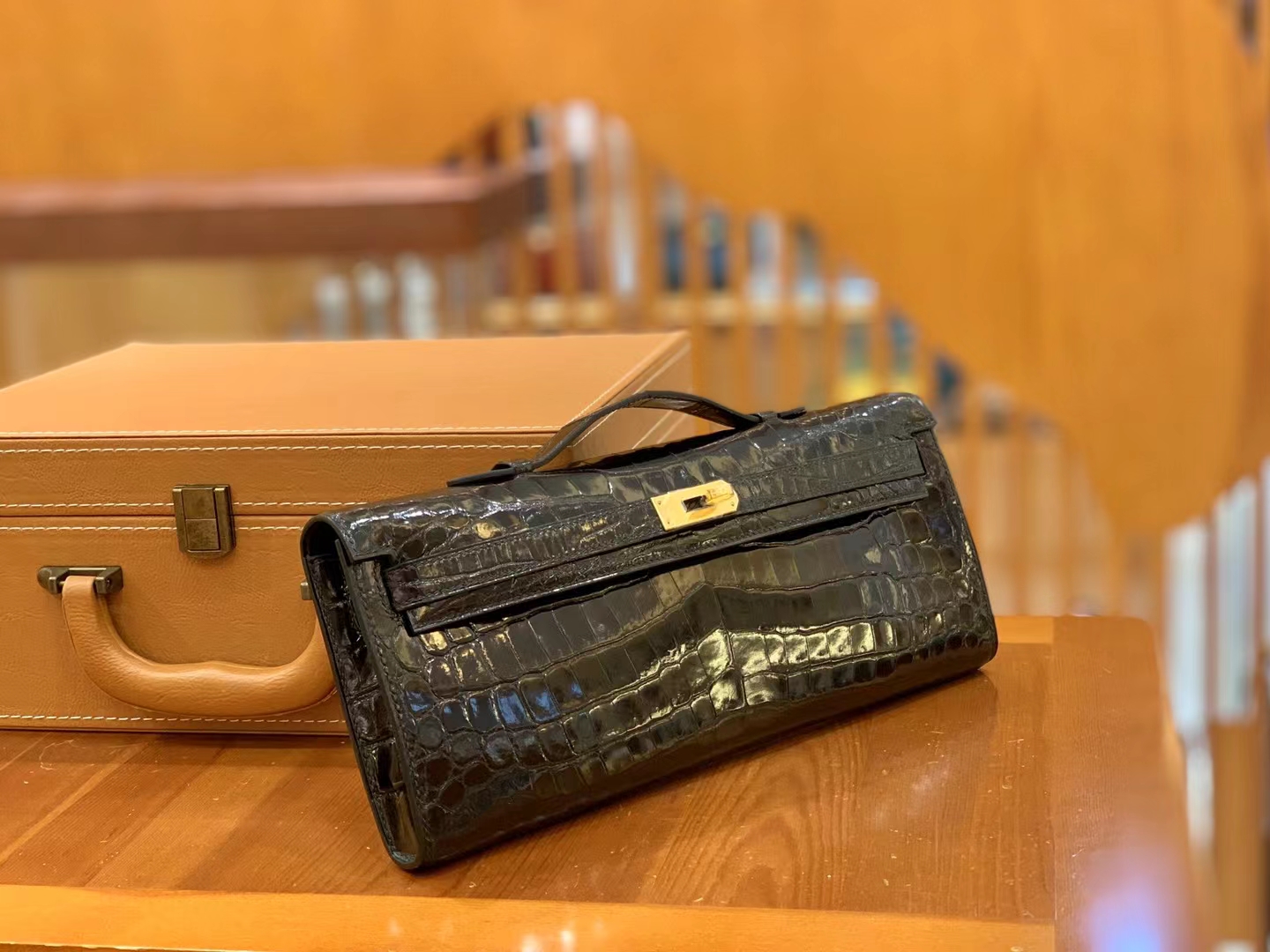 Hermès（爱马仕）新增现货 Kelly cut 原版鳄鱼皮 经典黑 金扣 31cm