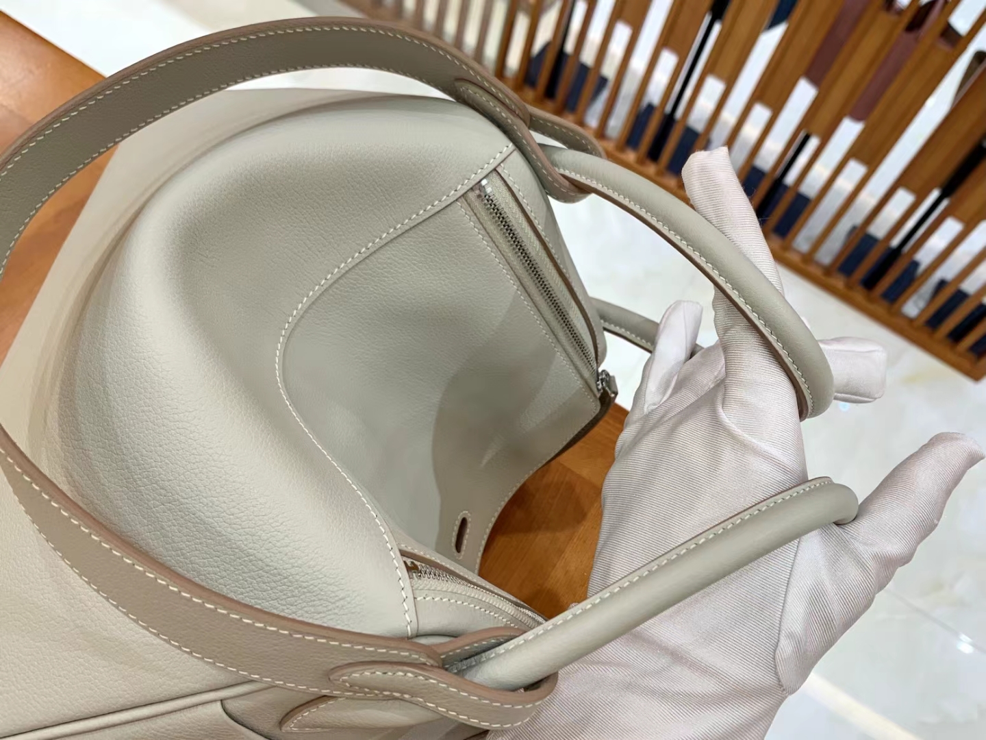 Hermès（爱马仕）Lindy 琳迪包 珍珠灰 进口Evercolor 牛皮 银扣 26cm 原版蜜蜡线 顶级手缝