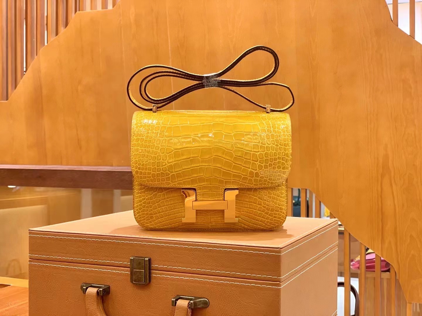Hermès（爱马仕）Constance 康斯坦斯 琥珀黄 进口美洲鳄鱼皮 金扣 19cm 原版蜜蜡线 顶级手缝