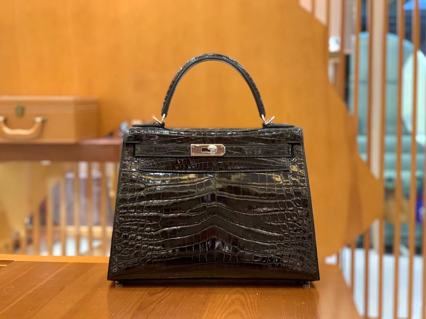 Hermès（爱马仕）Kelly 凯莉包 经典黑 进口尼罗鳄鱼皮 银扣 28cm 原版蜜蜡线 顶级手缝