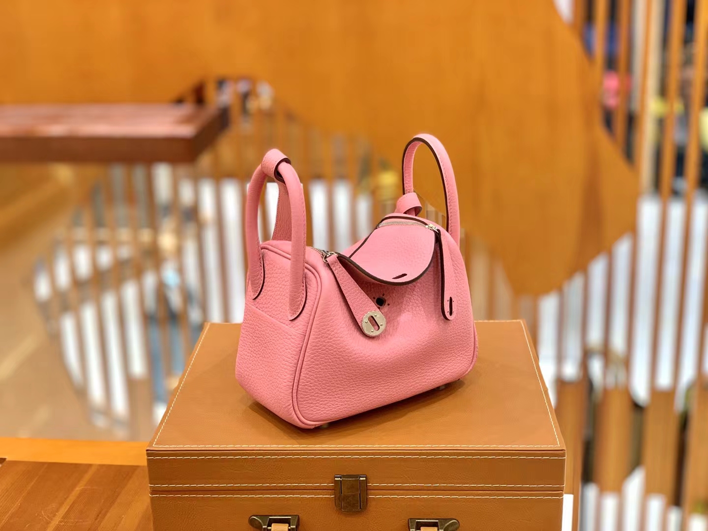 Hermès（爱马仕）Mini lindy 迷你琳迪包 樱花粉 进口TC大牛皮 银扣 原版蜜蜡线 顶级手缝