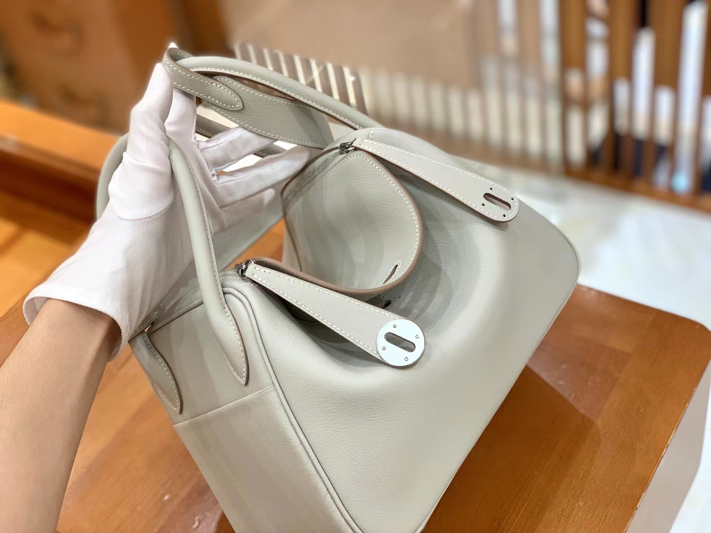 Hermès（爱马仕）Lindy 琳迪包 珍珠灰 进口Evercolor 牛皮 银扣 26cm 原版蜜蜡线 顶级手缝