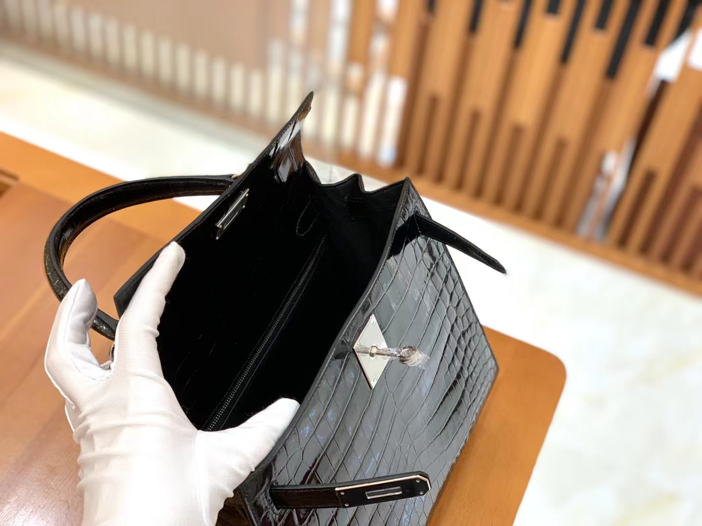 Hermès（爱马仕）Kelly 凯莉包 经典黑 进口尼罗鳄鱼皮 银扣 28cm 原版蜜蜡线 顶级手缝